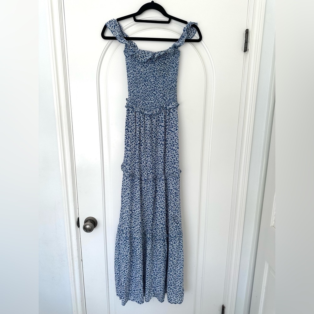 Petal and Pup Maxi Blue and White Flower Maxi Dress Size 2